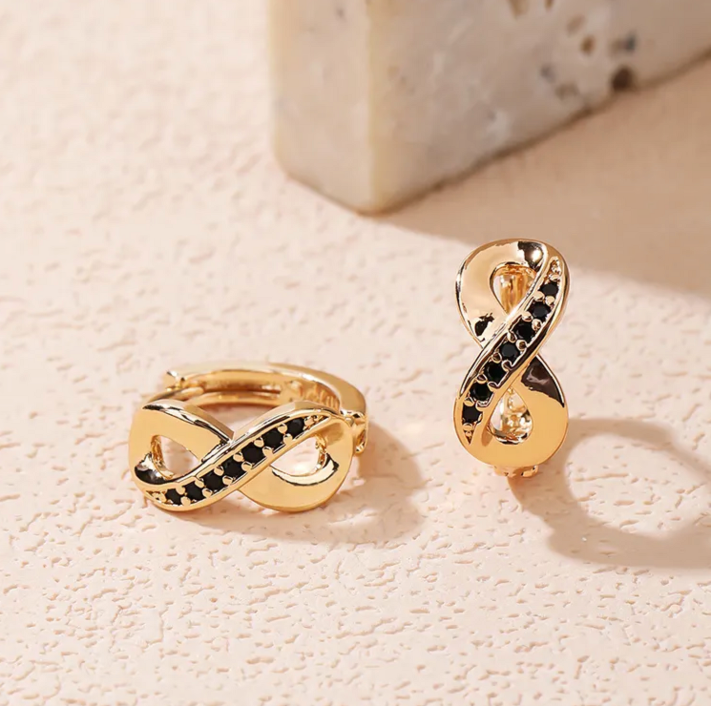 Dames oorbellen - Zirkonia oorringen | Infinity oorbellen