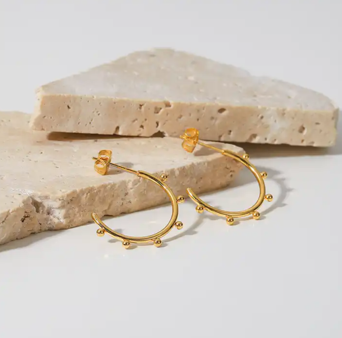 Goldies - goudkleurige oorringen - Liefs Jade