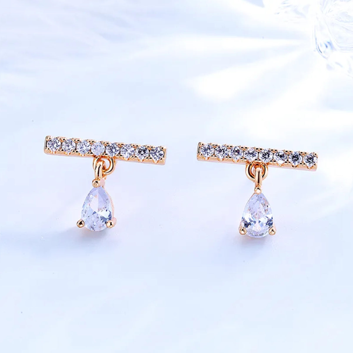 Dames oorbellen – bar oorbellen – gold plated – Zirkonia oorbellen