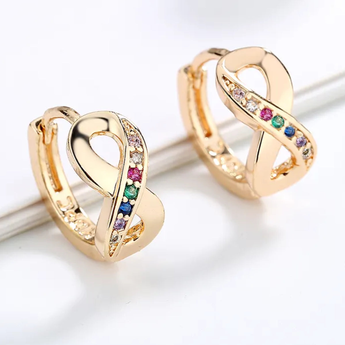 Dames oorbellen - Zirkonia oorringen | Infinity oorbellen