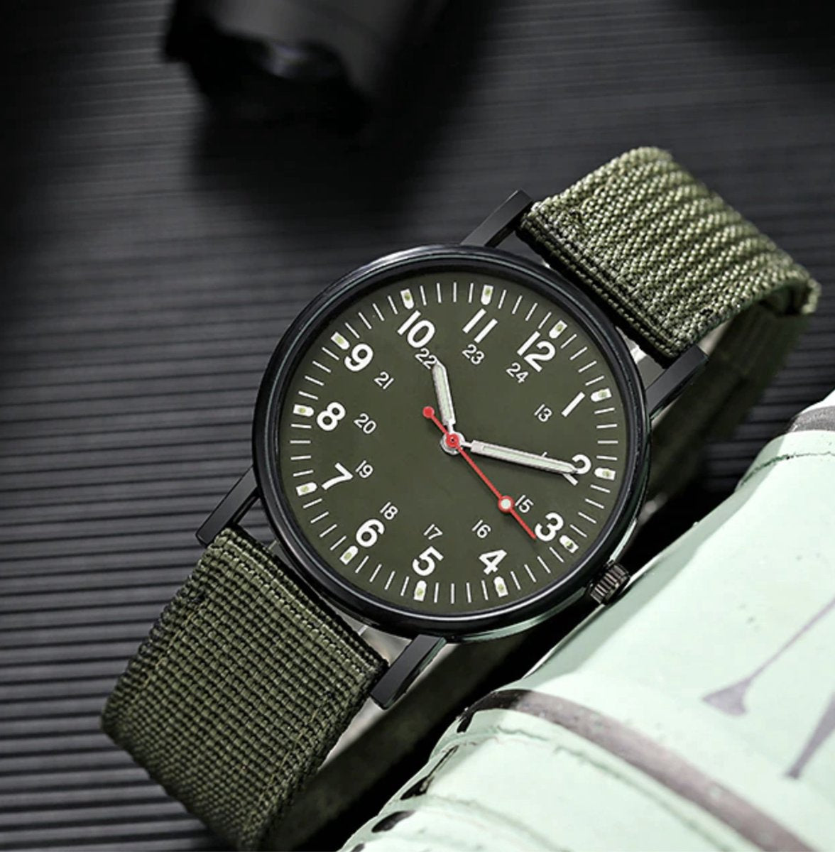 stoer heren horloge donkergroen