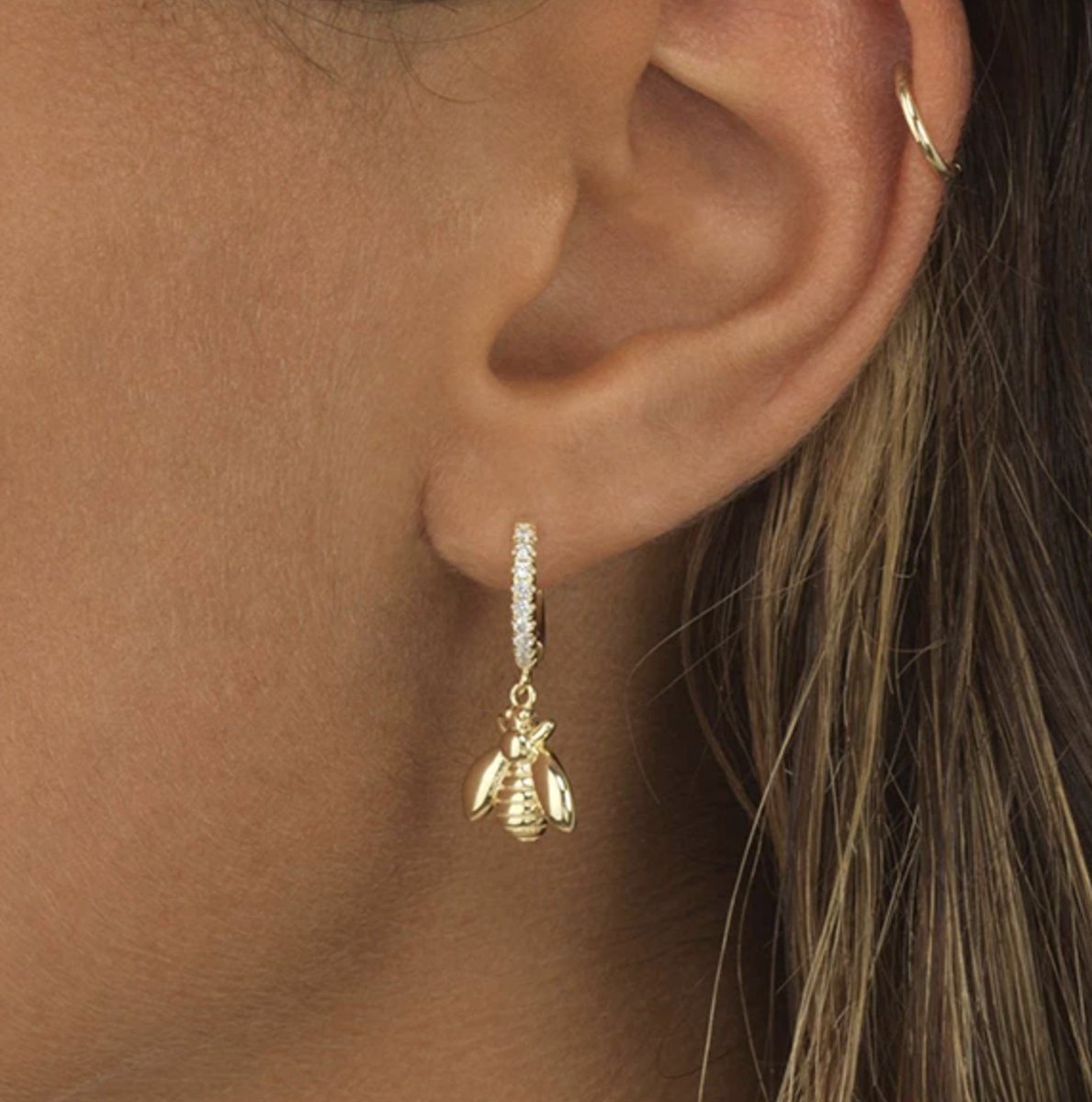 Happy Bee earrings - goud plated bijen oorringen voor dames - Liefs Jade