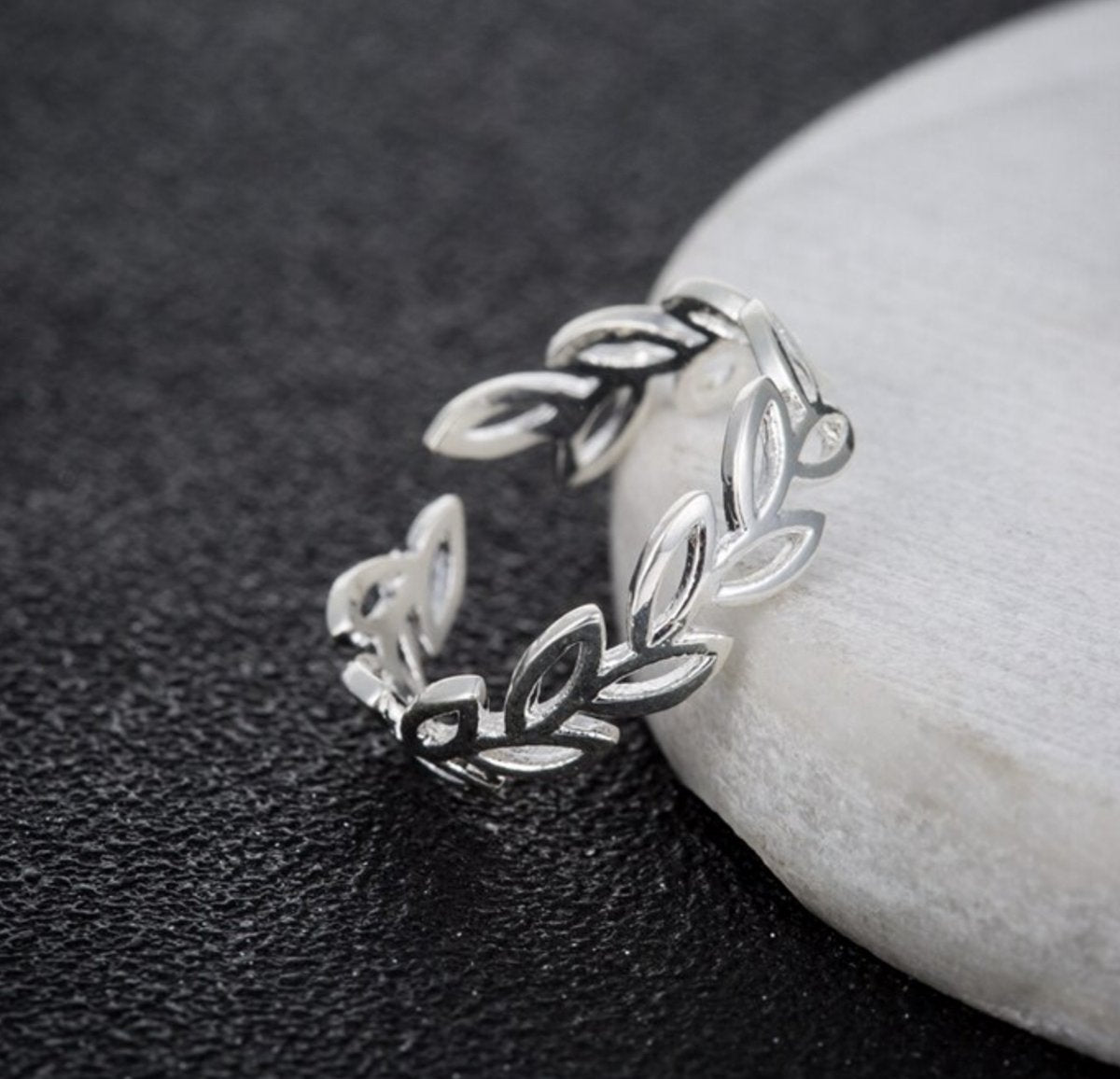 The green girl ring - zilveren dames ring 925 plated met blaadjes - Liefs Jade