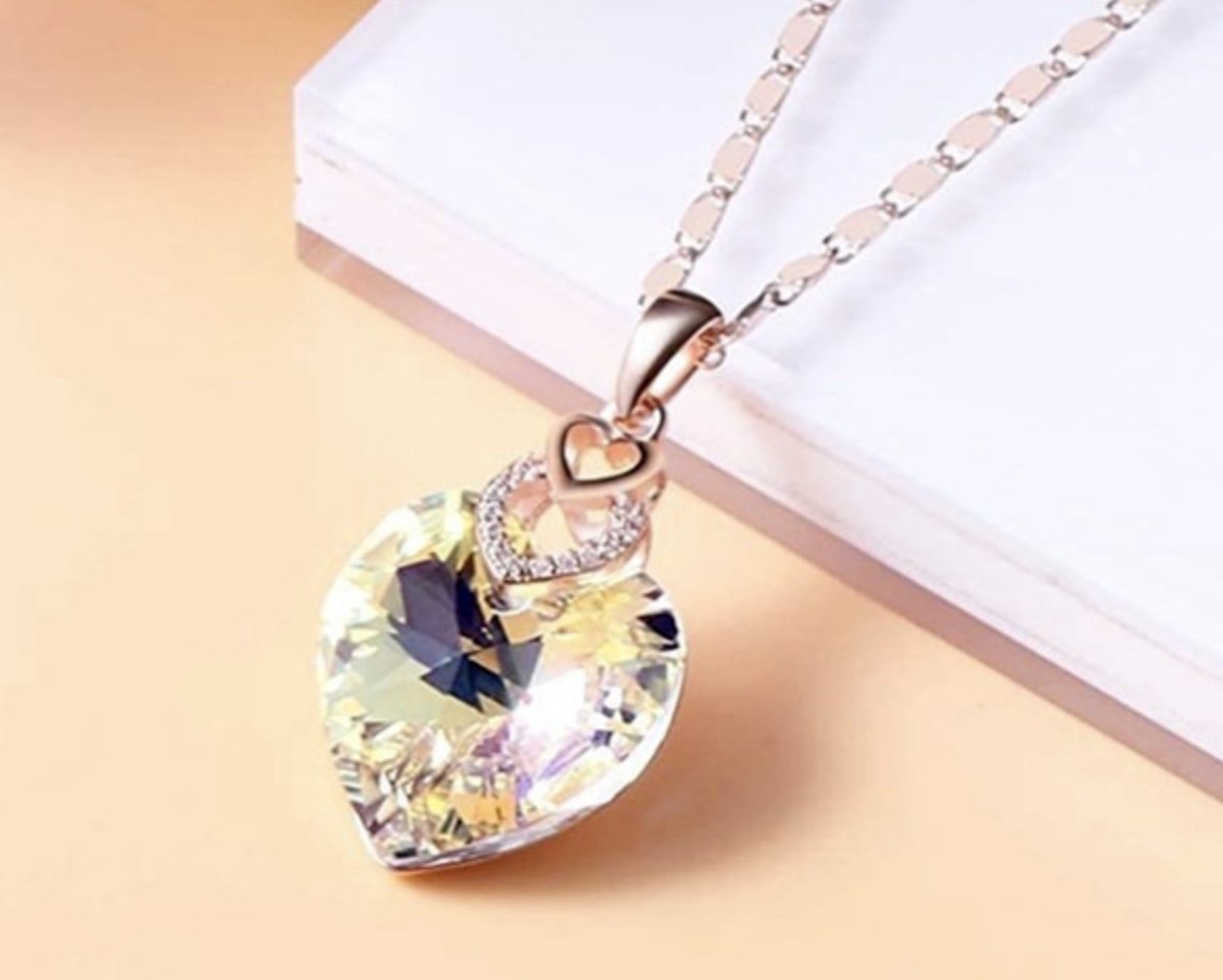 Ketting dames met hartje steen rosekleurig