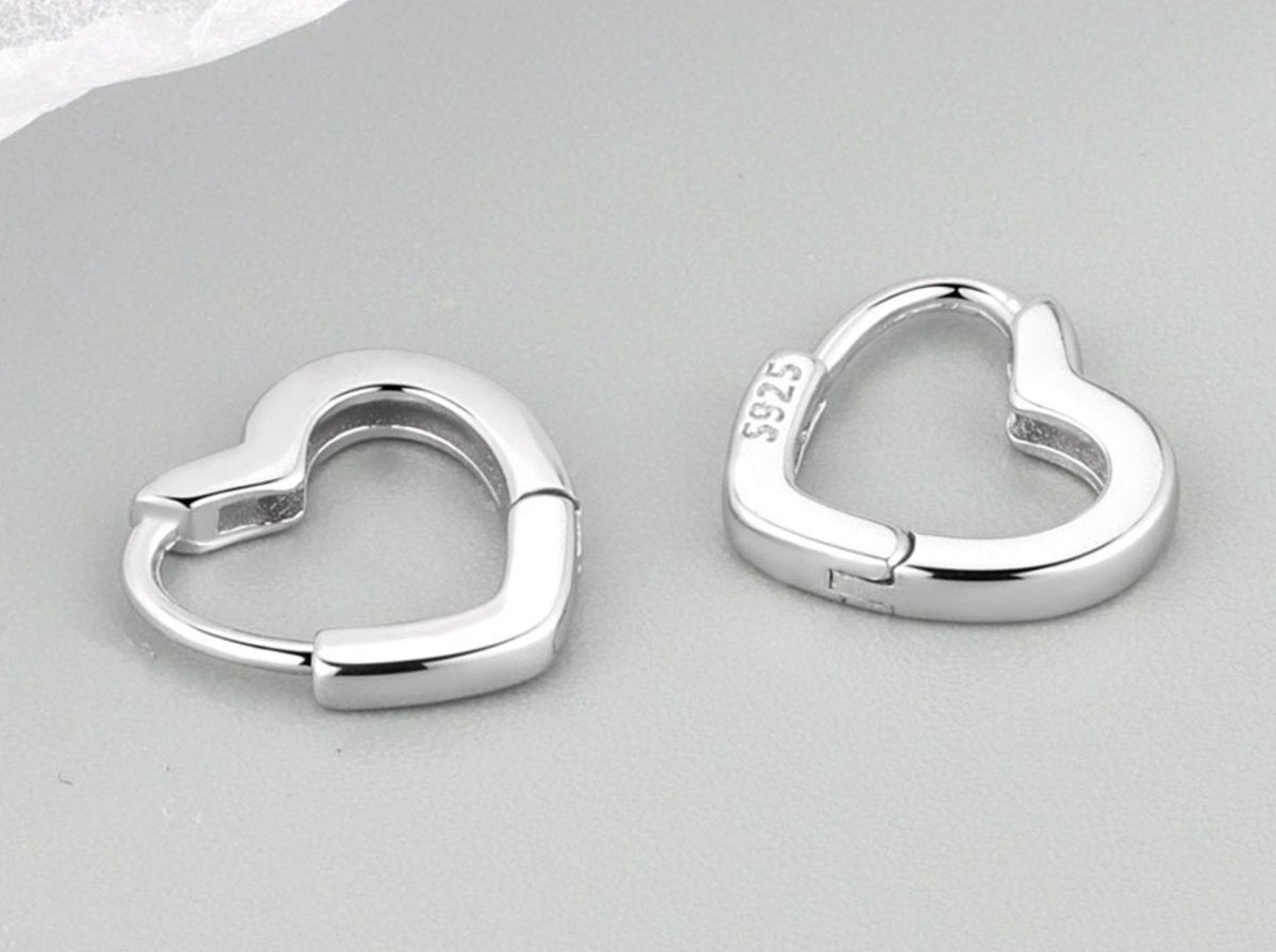 Oorbellen kleine hartje zilver Oorbellen kleine hartje zilver